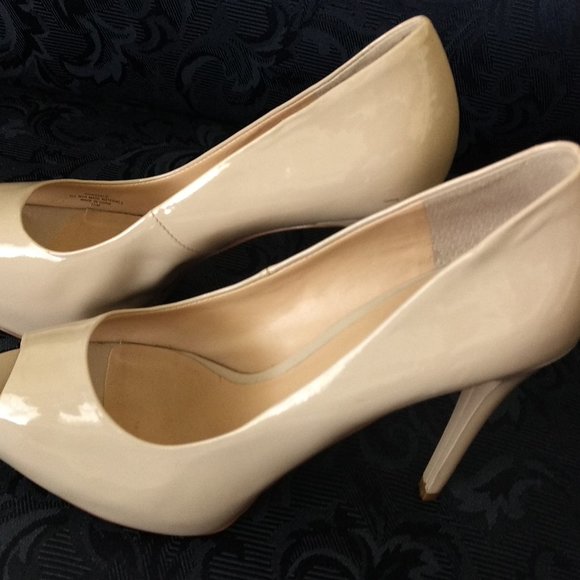 Guess Classic Nude Beige Pumps Peep Toe Platform Stiletto - Picture 2 of 7